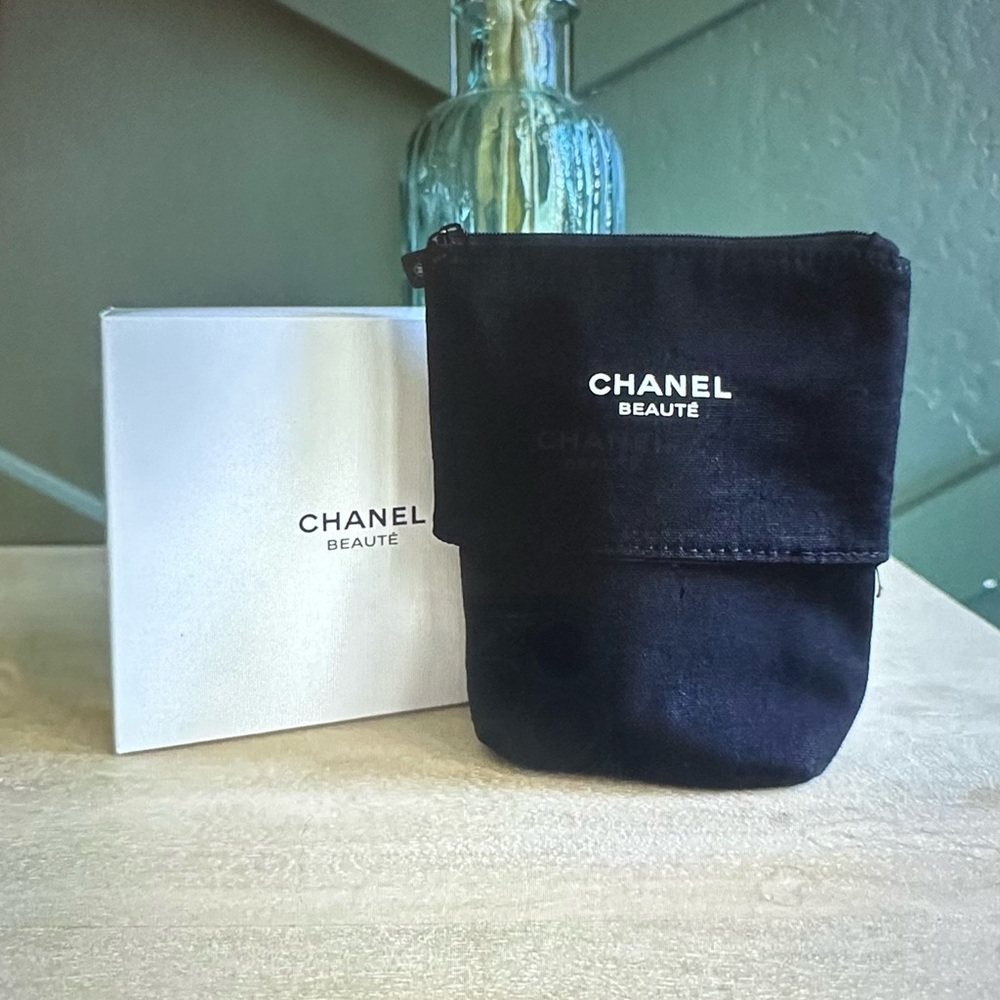 Chanel Beauté Makeup Pouch in Black NWB
